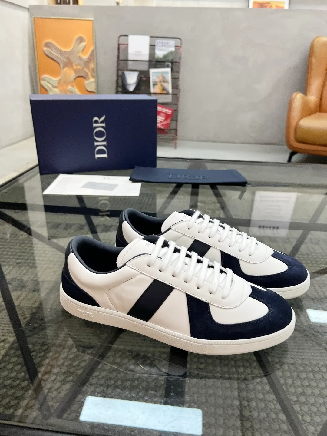 Men's Men's Shoes 💰400【New Style】🍿🍿𝐃𝐢𝐨* — Dior. Dior's new casual sneakers define your fashionable pace. They boldly use innovative technological fabrics to create a futuristic silhouette. The light and breathable mesh material, combined with the unique texture coating process, presents a refreshing visual effect, as if it is a fashion item from the future world. Whether paired with casual outfits or mixed with formal looks, the Dio* D-Sketch sneakers are effortless and add a touch of futuristic style to your overall look. From the streets to the catwalk, it is your indispensable fashion tool. The upper is made of high-tech mesh material, which is light and breathable and fits your feet like a second skin, keeping you dry and comfortable even in the hot summer. The delicate mesh structure gives the shoes a unique visual effect and displays a futuristic aesthetic. Code number: 39-44 (38, 45 customized)
